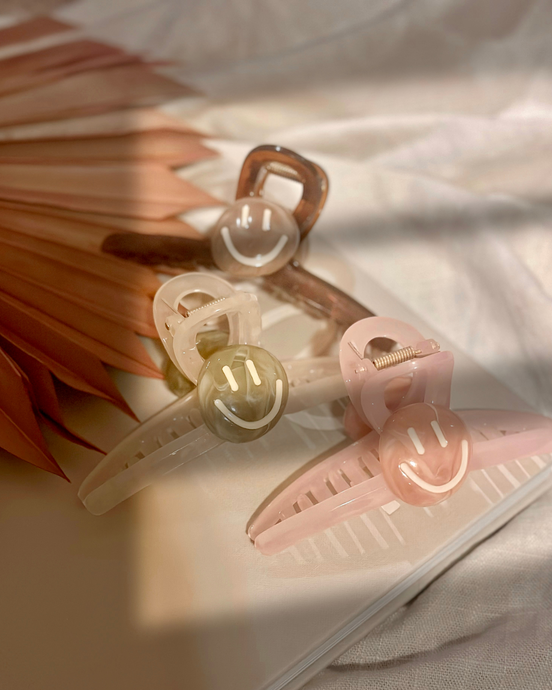 SMILEY HAIR CLIP
